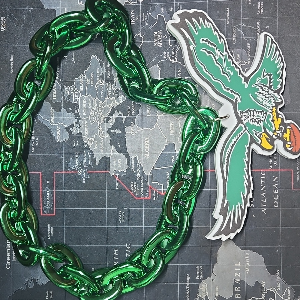 Philadelphia Eagles Green Chain Necklace with Eagle Pendant - Picture 5 of 6